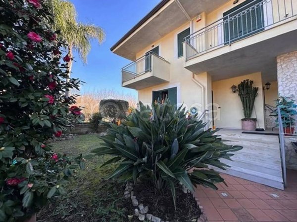 casa indipendente in vendita a Giffoni Sei Casali in zona Malche