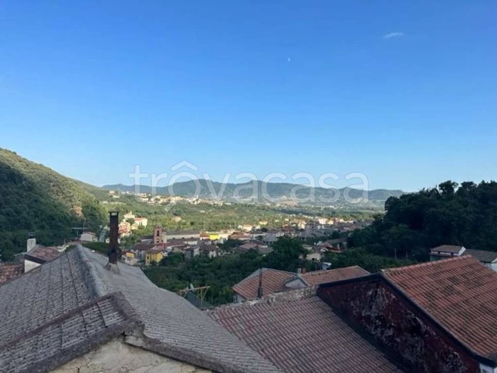 appartamento in vendita a Giffoni Sei Casali in zona Prepezzano