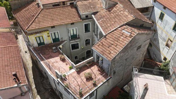 casa indipendente in vendita a Giffoni Sei Casali in zona Sieti