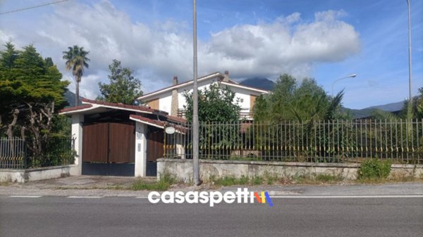 casa indipendente in vendita a Giffoni Sei Casali in zona Malche
