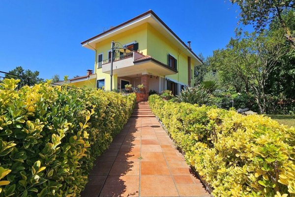 casa indipendente in vendita a Giffoni Sei Casali in zona Malche