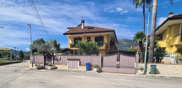 casa indipendente in vendita a Giffoni Sei Casali in zona Malche