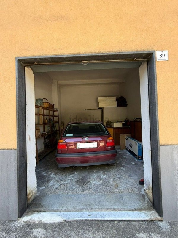 locale commerciale in vendita a Giffoni Sei Casali in zona Capitignano