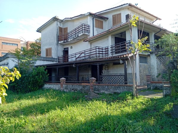 casa indipendente in vendita a Giffoni Sei Casali