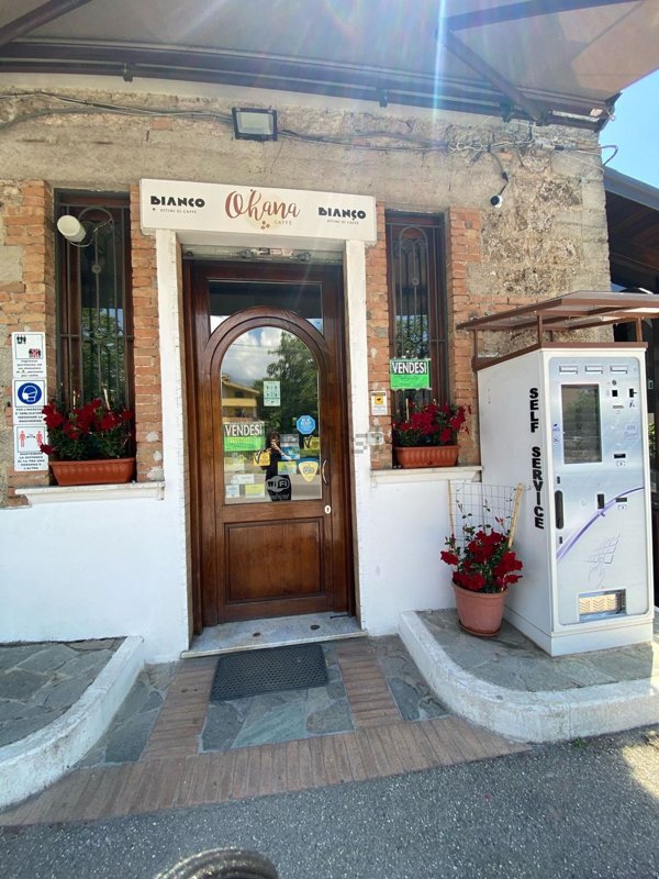 negozio in vendita a Giffoni Sei Casali in zona Malche