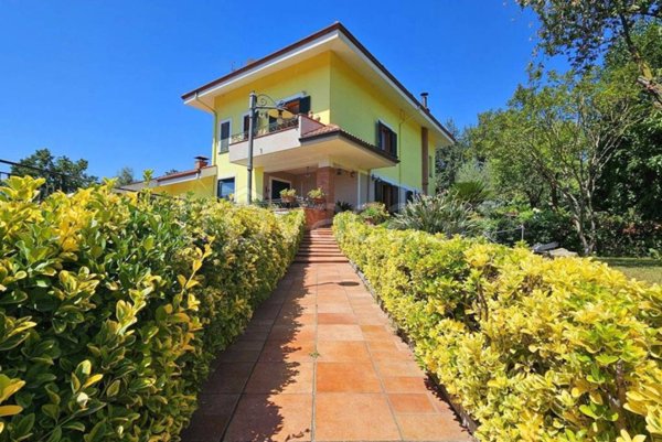 casa indipendente in vendita a Giffoni Sei Casali in zona Malche