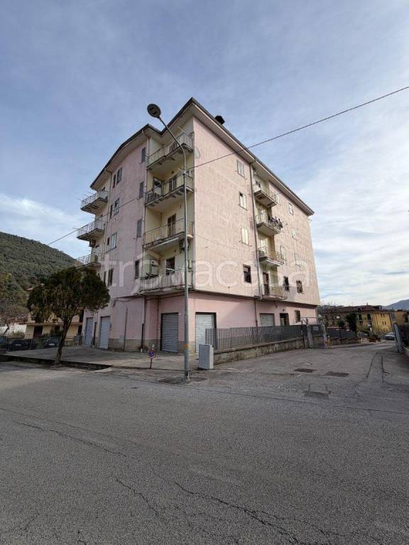 appartamento in vendita a Giffoni Sei Casali in zona Prepezzano