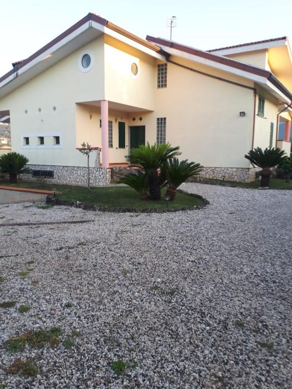 casa indipendente in vendita a Giffoni Sei Casali in zona Malche