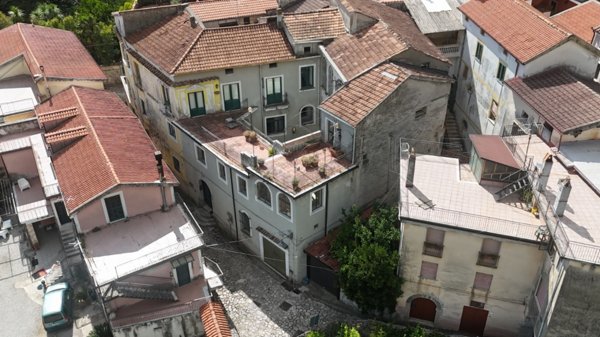 casa indipendente in vendita a Giffoni Sei Casali in zona Sieti