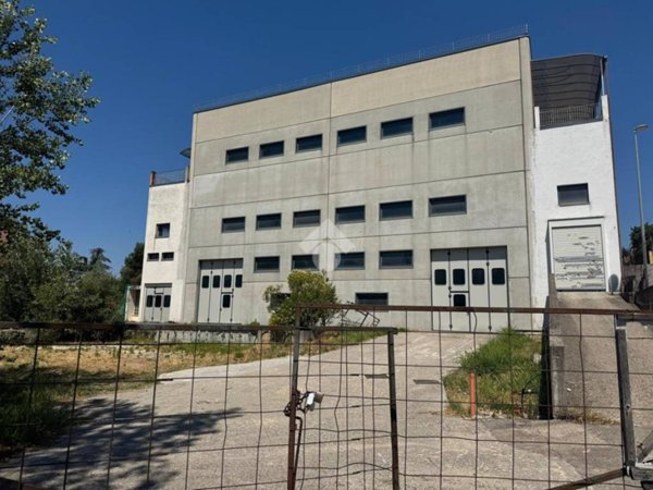 locale commerciale in vendita a Giffoni Sei Casali in zona Malche