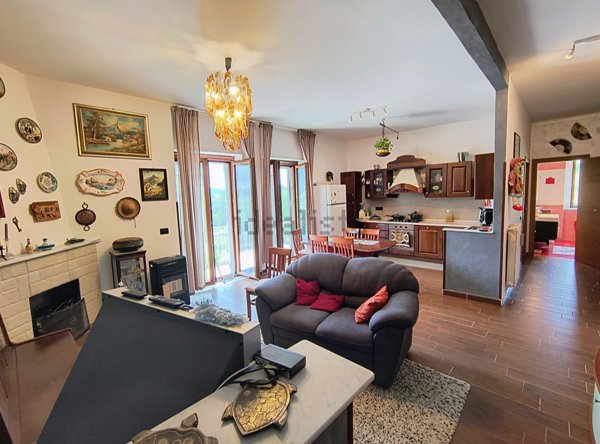 casa indipendente in vendita a Giffoni Sei Casali in zona Capitignano