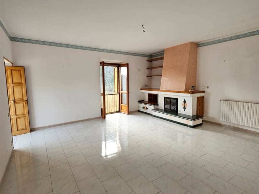 appartamento in vendita a Giffoni Sei Casali in zona Prepezzano