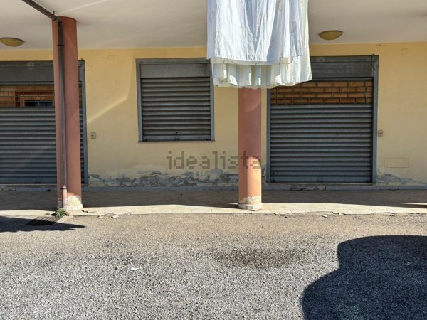 locale commerciale in vendita a Giffoni Sei Casali