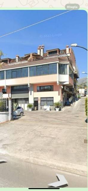 locale commerciale in vendita a Giffoni Sei Casali in zona Malche