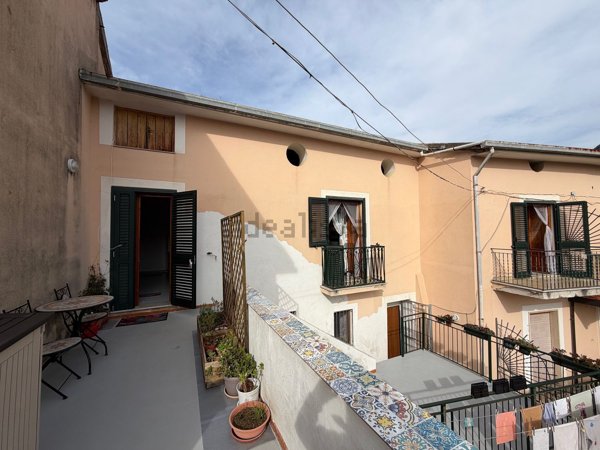 casa semindipendente in vendita a Giffoni Sei Casali in zona Sieti