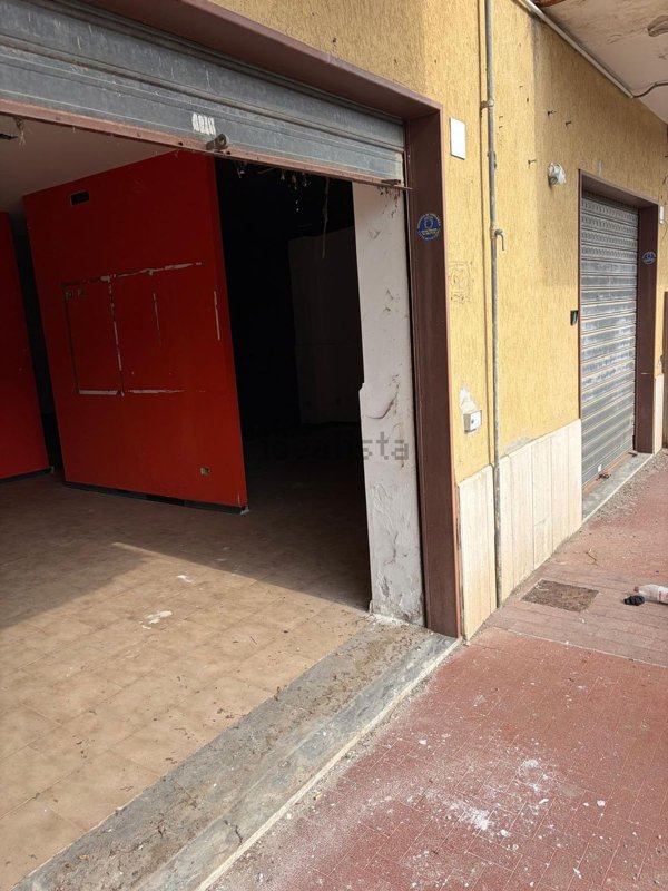 locale commerciale in vendita a Giffoni Sei Casali