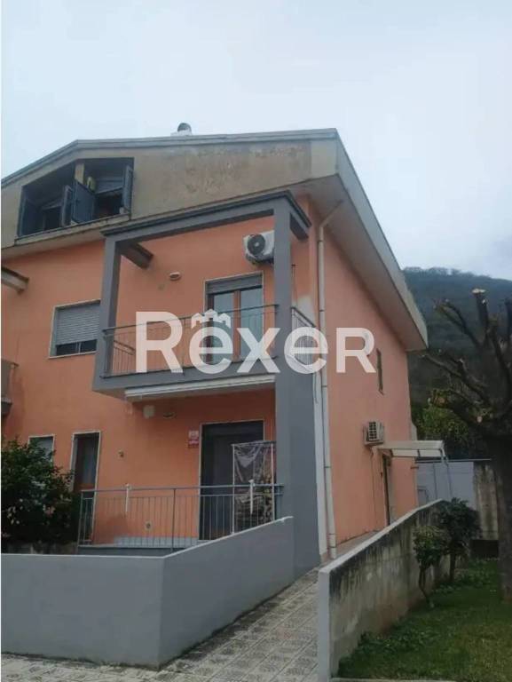 casa indipendente in vendita a Giffoni Sei Casali in zona Prepezzano