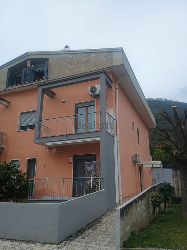 casa indipendente in vendita a Giffoni Sei Casali