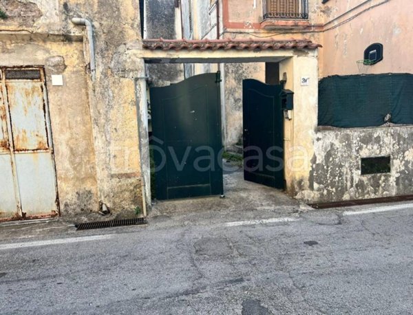 appartamento in vendita a Giffoni Sei Casali in zona Capitignano