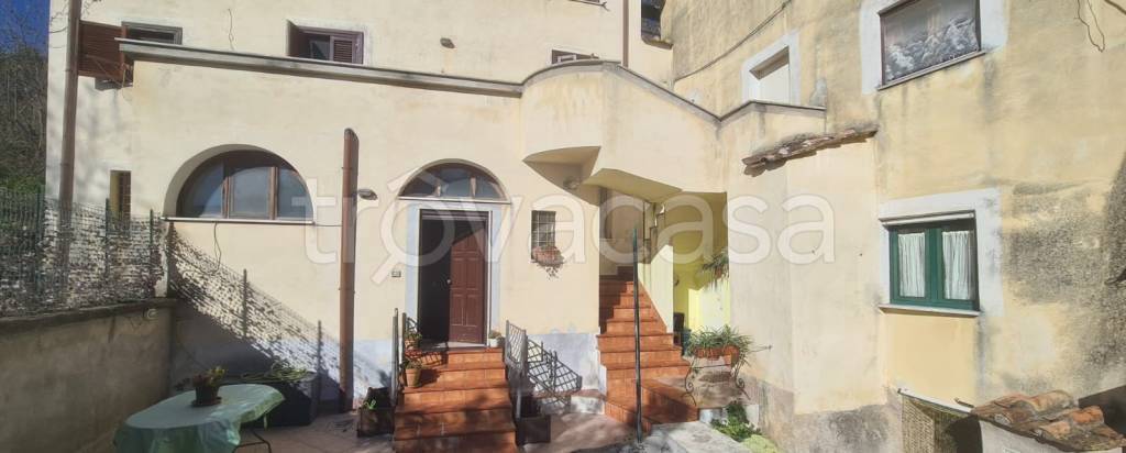 casa indipendente in vendita a Giffoni Sei Casali in zona Sieti