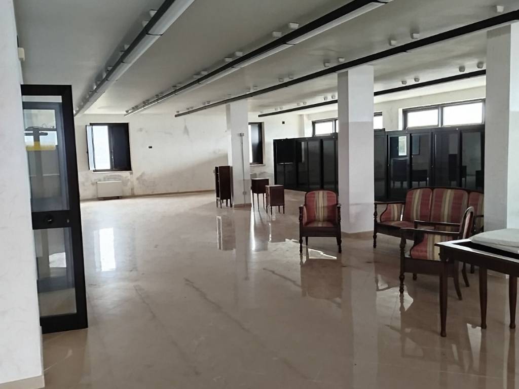 negozio in vendita a Giffoni Sei Casali