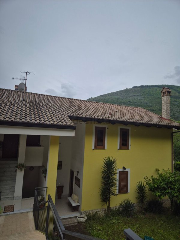 appartamento in vendita a Giffoni Sei Casali in zona Prepezzano