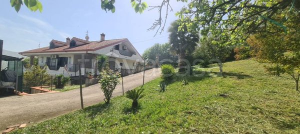 casa indipendente in vendita a Giffoni Sei Casali in zona Capitignano