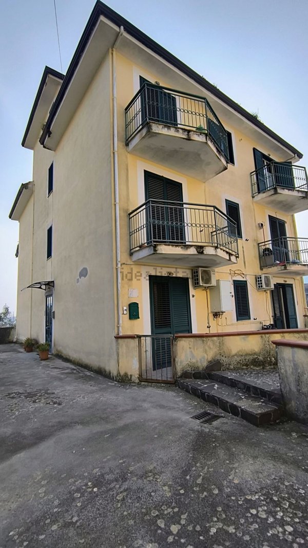 appartamento in vendita a Giffoni Sei Casali in zona Capitignano