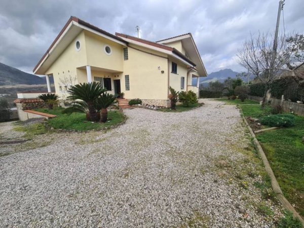 casa indipendente in vendita a Giffoni Sei Casali in zona Malche