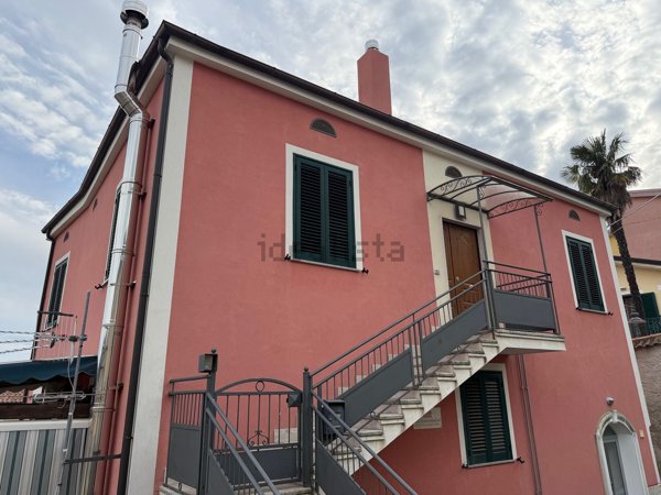appartamento in vendita a Giffoni Sei Casali in zona Capitignano