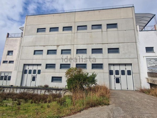 locale commerciale in vendita a Giffoni Sei Casali in zona Malche