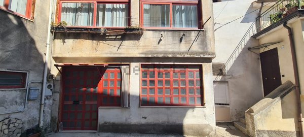 casa indipendente in vendita a Giffoni Sei Casali in zona Prepezzano