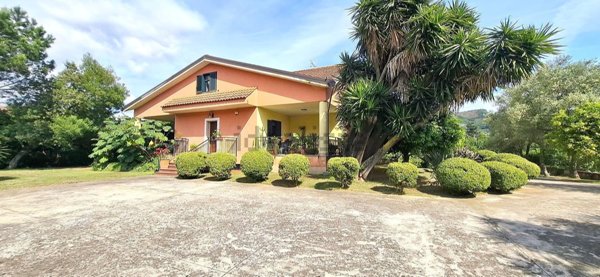 casa indipendente in vendita a Giffoni Sei Casali in zona Malche