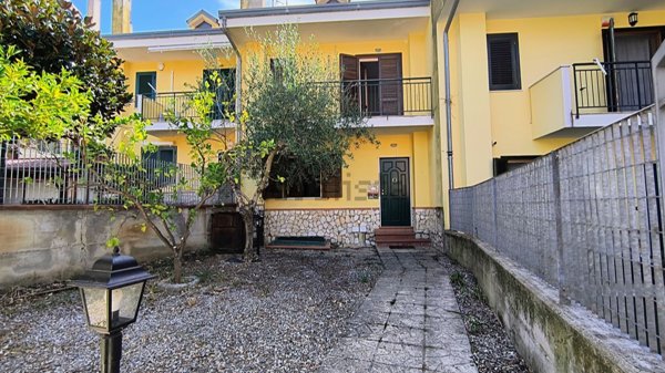 casa indipendente in vendita a Giffoni Sei Casali in zona Capitignano