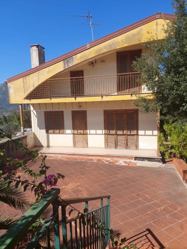 casa indipendente in vendita a Giffoni Sei Casali in zona Capitignano