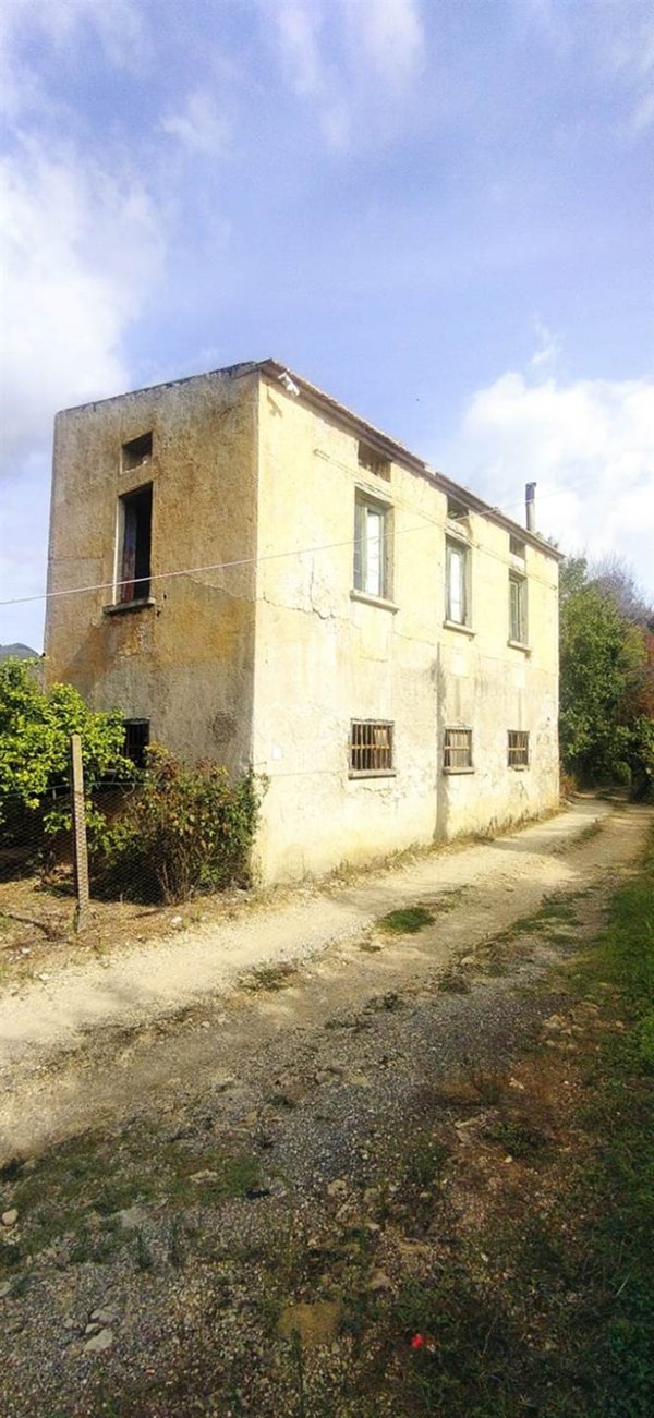 casa indipendente in vendita a Giffoni Sei Casali