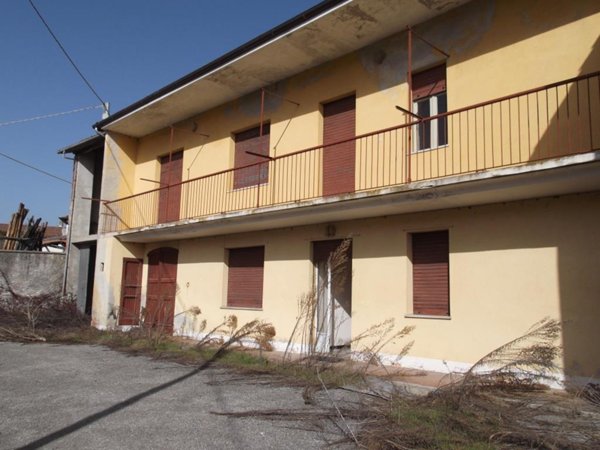 casa indipendente in vendita a Ceva
