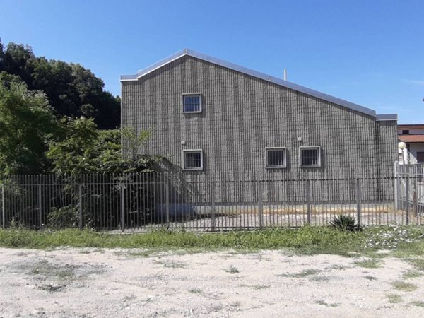 locale commerciale in vendita a Ceva