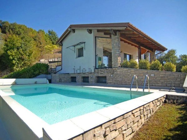 casa indipendente in vendita a Ceva