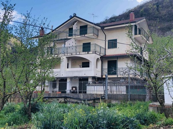 casa semindipendente in vendita a Giffoni Valle Piana