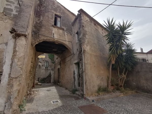 casa semindipendente in vendita a Giffoni Valle Piana in zona Ornito