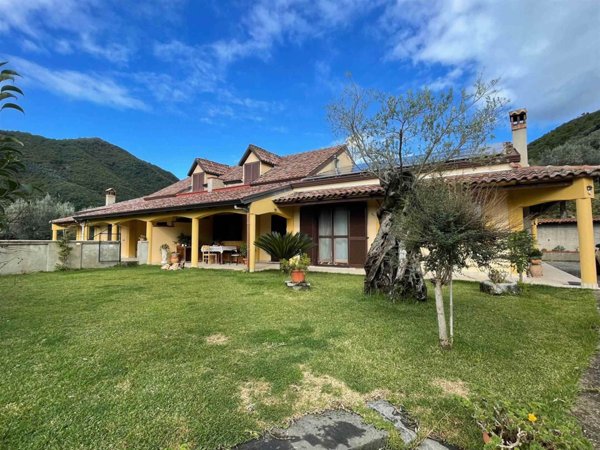 casa indipendente in vendita a Giffoni Valle Piana