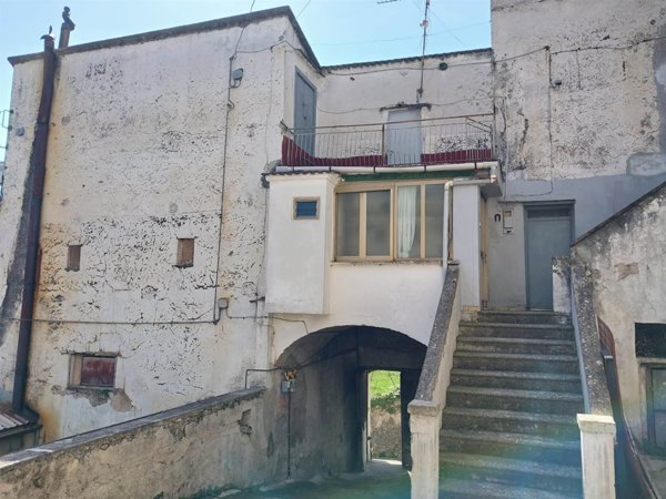 appartamento in vendita a Giffoni Valle Piana in zona Curti