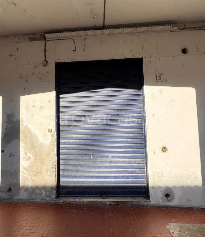 negozio in vendita a Giffoni Valle Piana