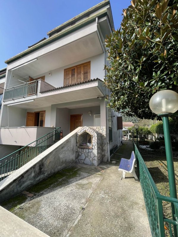 casa indipendente in vendita a Giffoni Valle Piana in zona Chieve