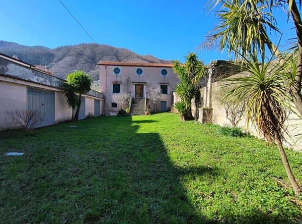 casa indipendente in vendita a Giffoni Valle Piana