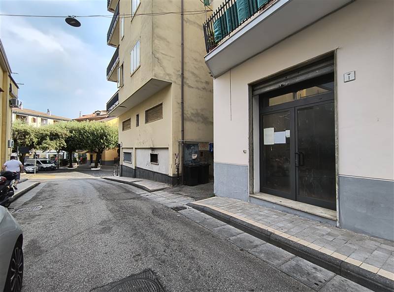 negozio in vendita a Giffoni Valle Piana