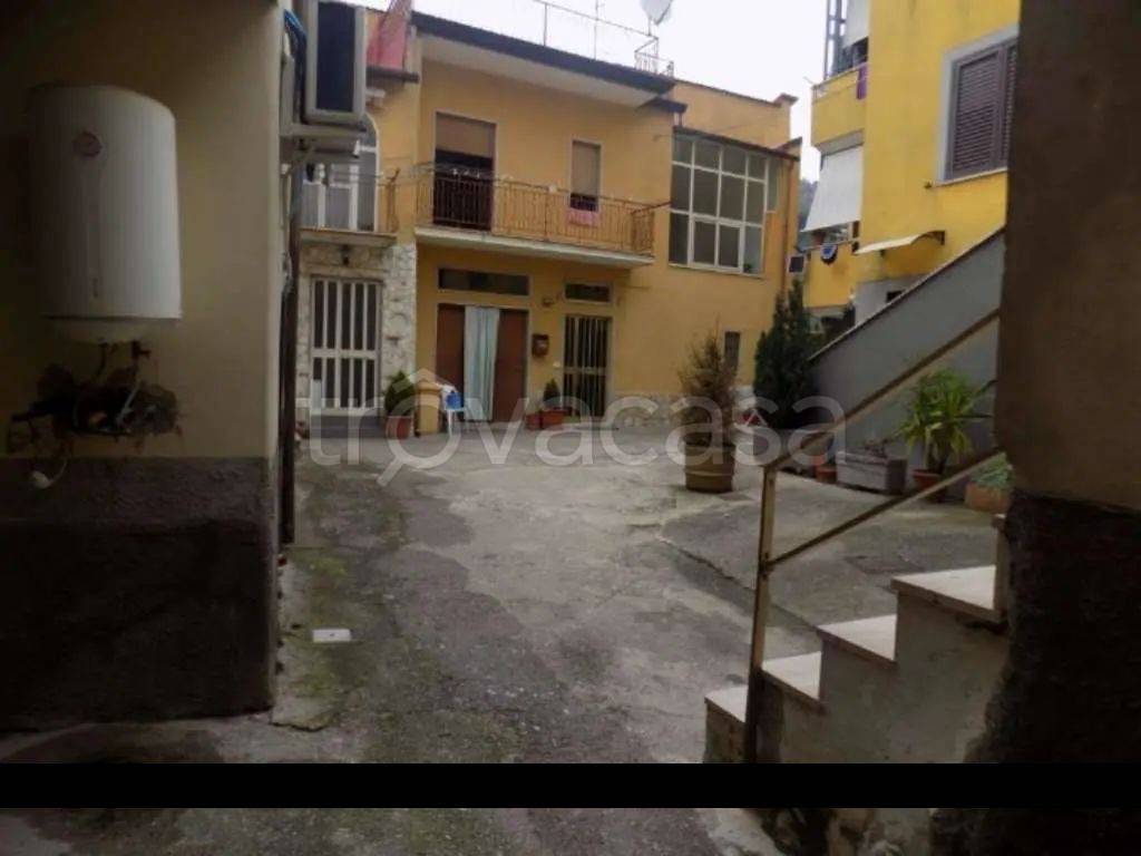 appartamento in vendita a Giffoni Valle Piana in zona Chieve