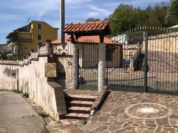 casa indipendente in vendita a Giffoni Valle Piana