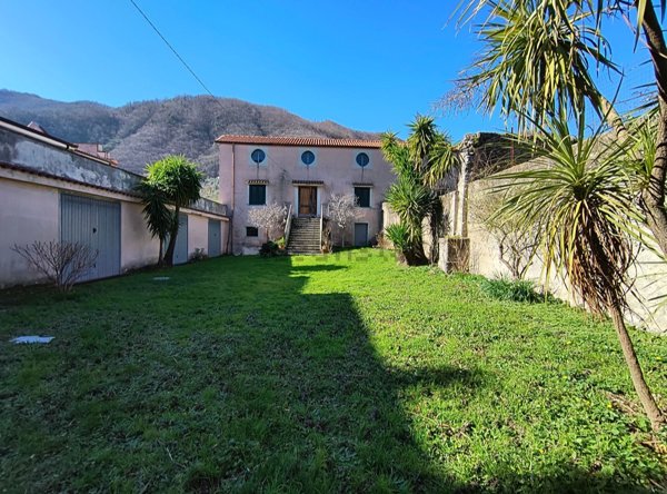 appartamento in vendita a Giffoni Valle Piana in zona Santa Caterina